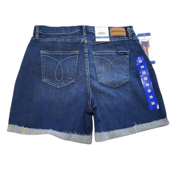 NWT Calvin Klein Jeans Womens Roll Cuff Denim Short, Color Malibu, size 10 - Picture 3 of 8